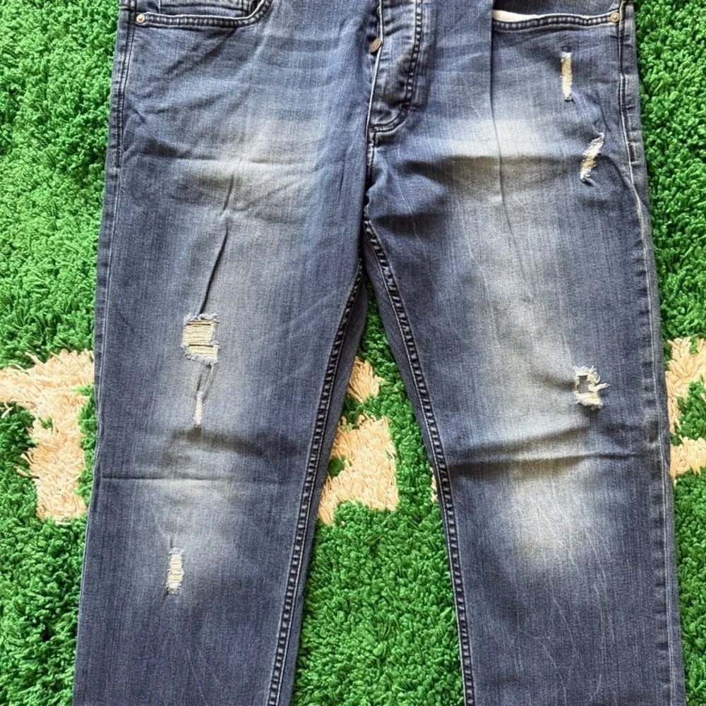 Calvin Klein Jeans Men Slim Fit Distressed Blue Denim Button Fly Pants 38x32 - Picture 4 of 9